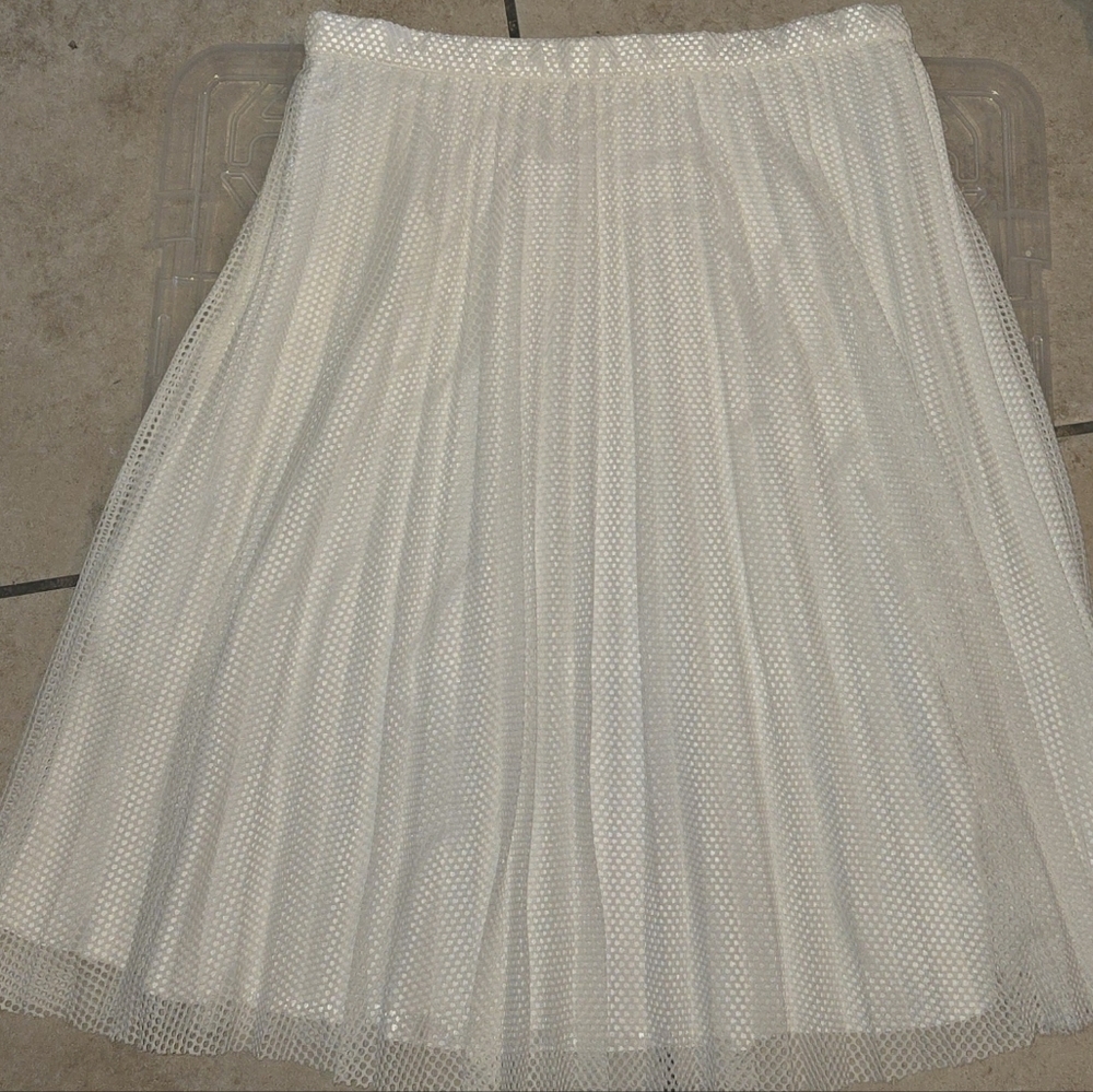 Calvin Klein Chic White A-Line Skirt - Picture 3 of 7
